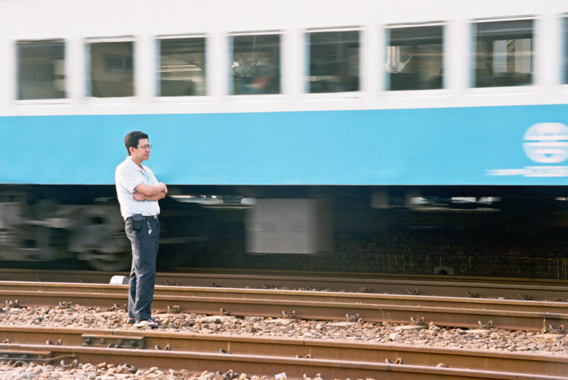 台灣鐵路旅遊攝影台中火車站月台旅客2002年之前攝影照片29